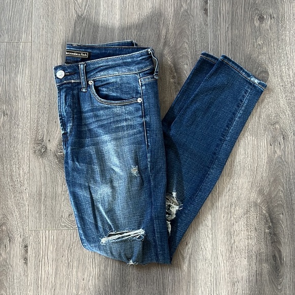 Abercrombie and Fitch Jean - Picture 3 of 5